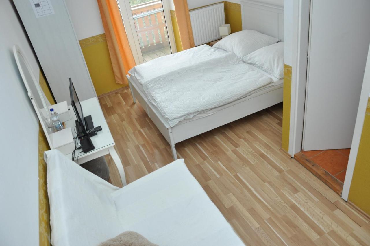 Gloriett Panzio Bed & Breakfast Fertőboz Exterior foto